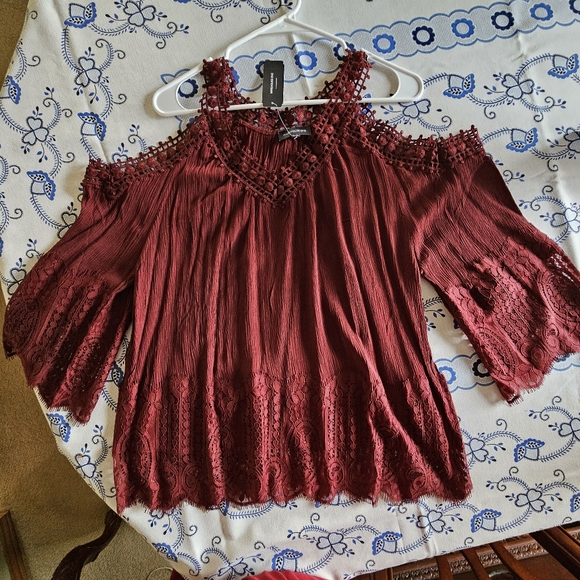 Warehouse One Tops - Warehouse One Women's Cold Shoulder Lace Top - Burgundy Size XL  NWT